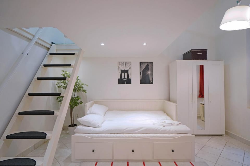 Bed, Living room