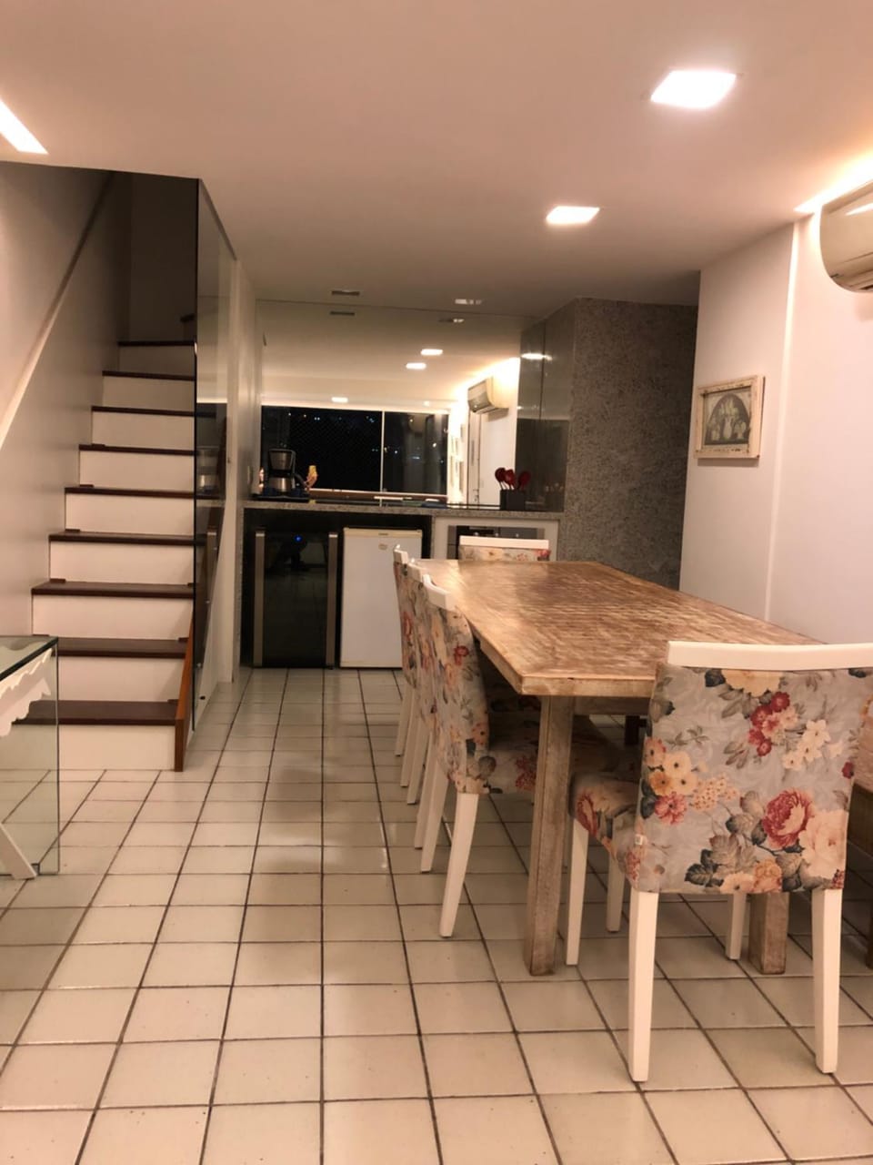 Kitchen or kitchenette, Dining area, minibar, oven
