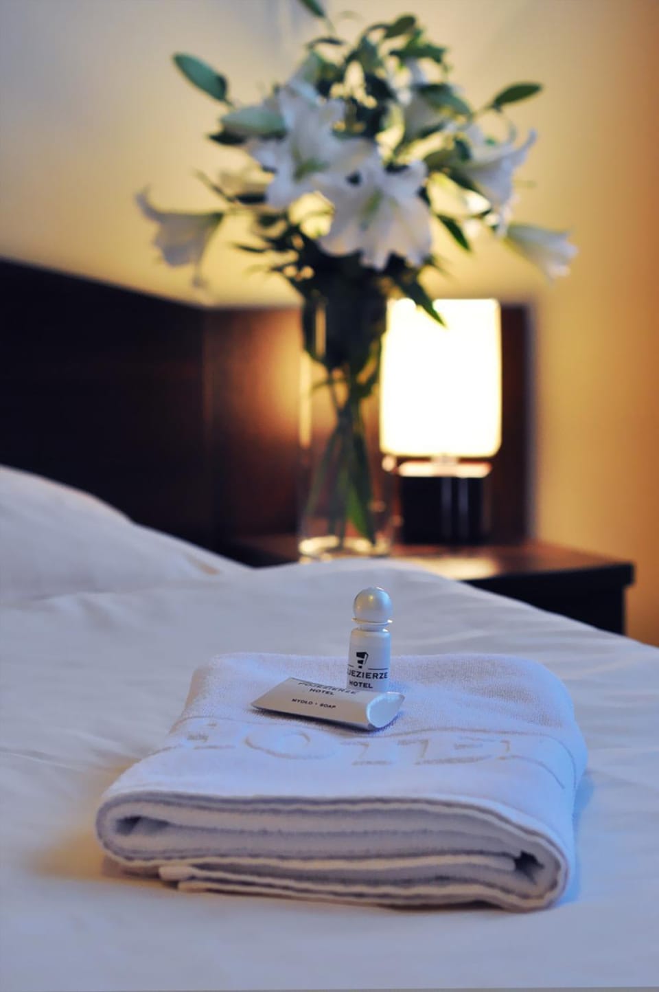 Bed, Photo of the whole room, Decorative detail