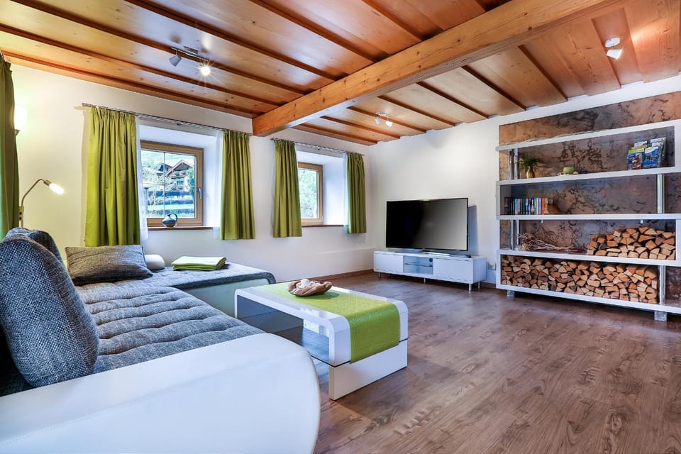 Living room, Photo of the whole room