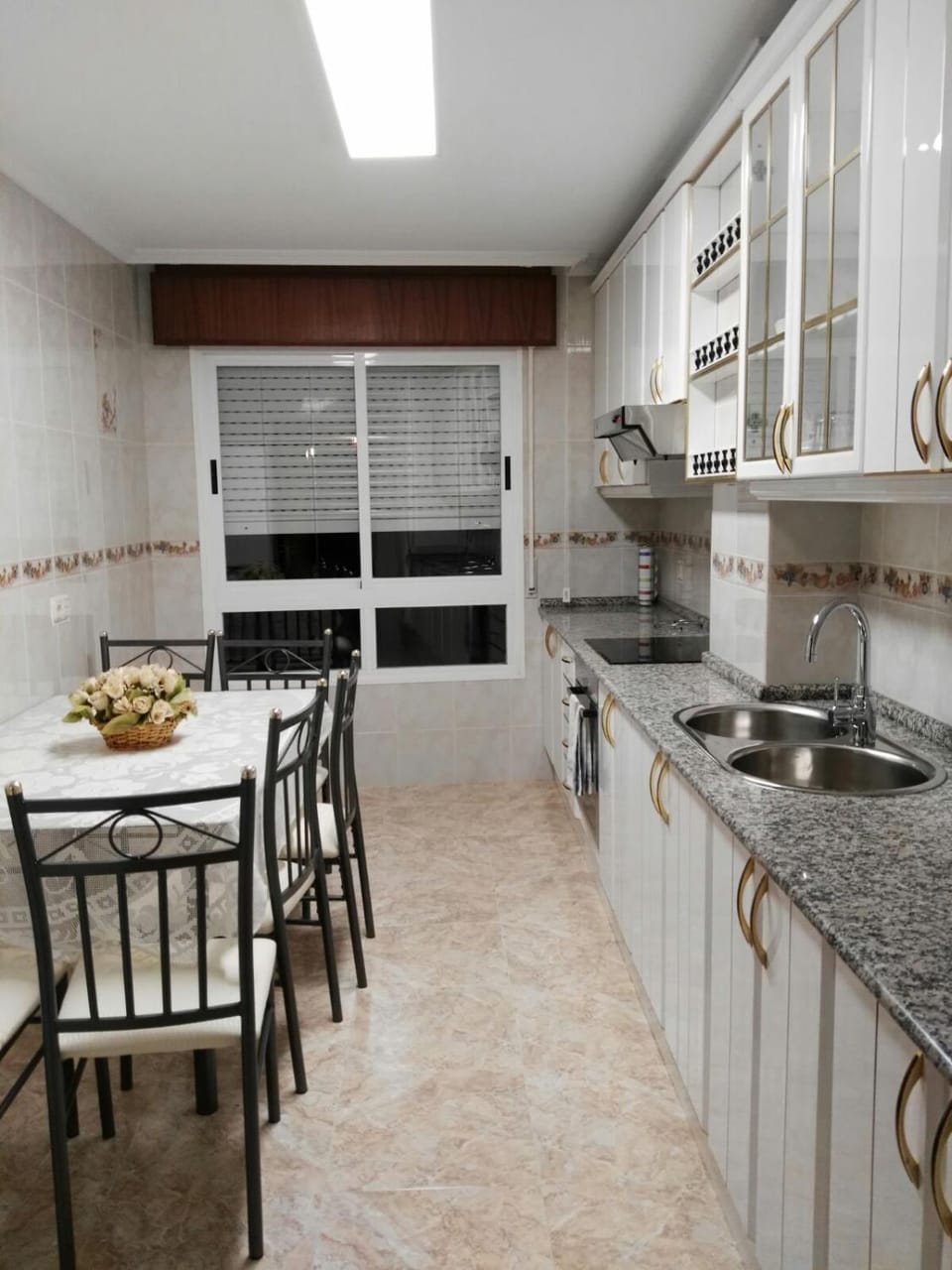 Kitchen or kitchenette, Kitchen or kitchenette, Dining area
