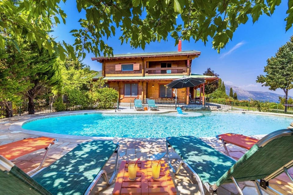 Luxury Wooden Villa with Pool, The Nest Villa in Corfu, Greece