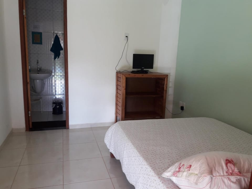 Bed, TV and multimedia, Bedroom