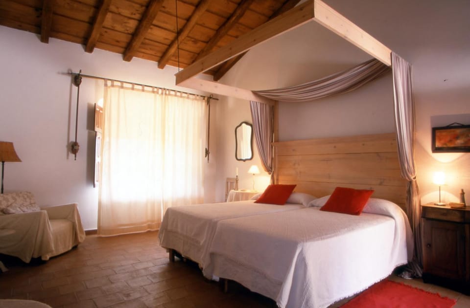 Bed, Day, Photo of the whole room, Bedroom
