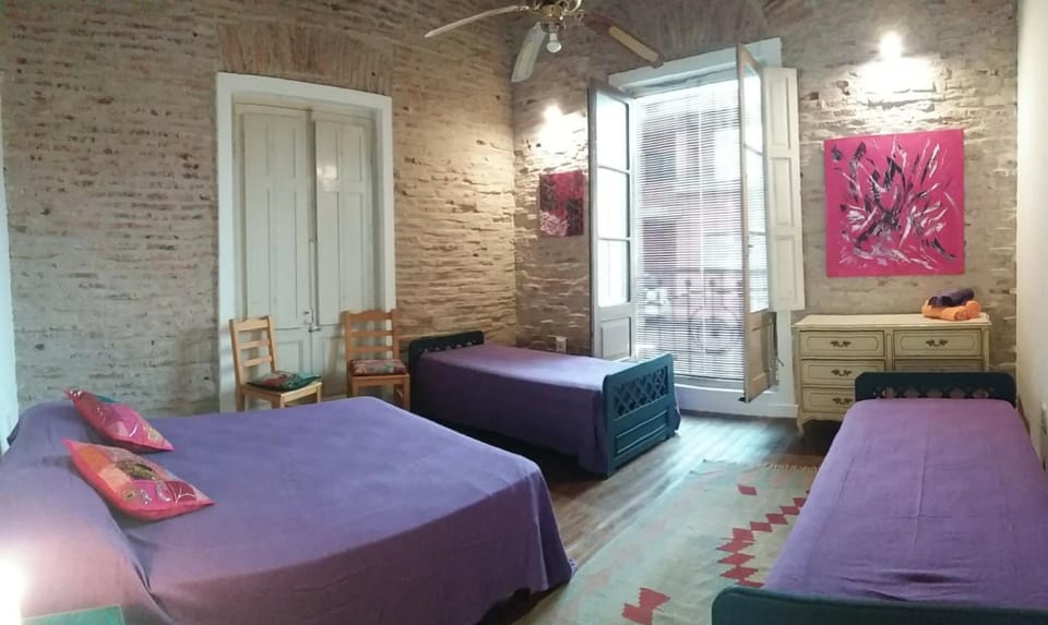 Photo of the whole room, Decorative detail
