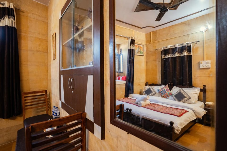 Property building, Bed, Photo of the whole room, Bedroom, towels, air conditioner