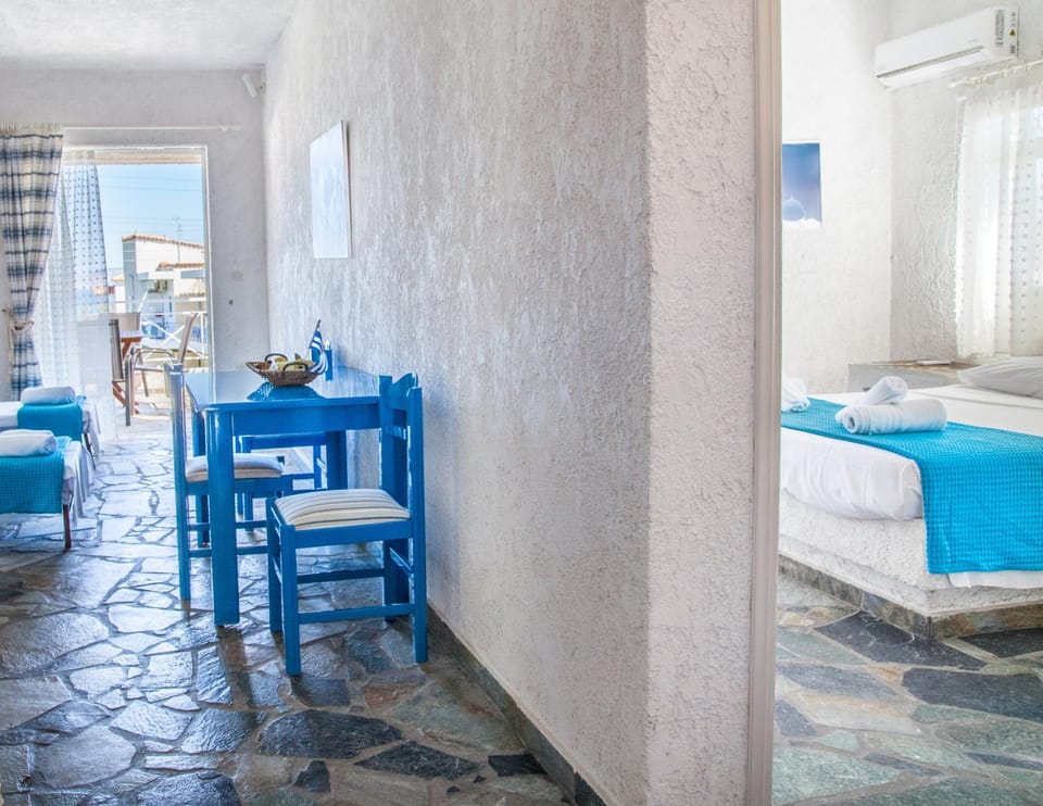Bed, Dining area, Sea view, bunk bed