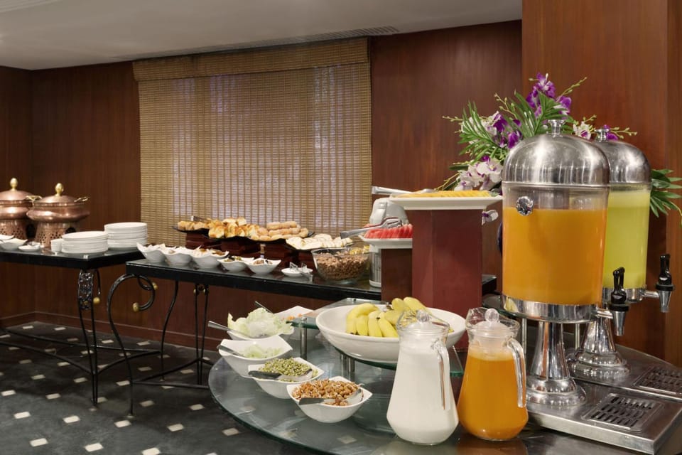 Coffee/tea facilities, Food and drinks, Food, Continental breakfast, Buffet breakfast