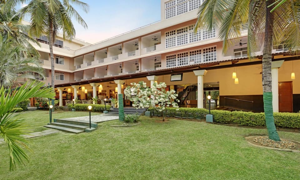 Property building, Restaurant/places to eat, Restaurant/places to eat, Garden