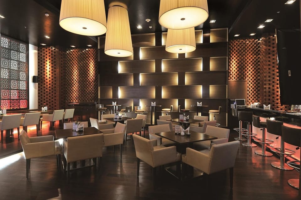 Restaurant/places to eat, Nightclub / DJ