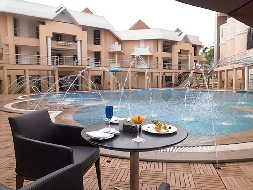 Swimming pool
