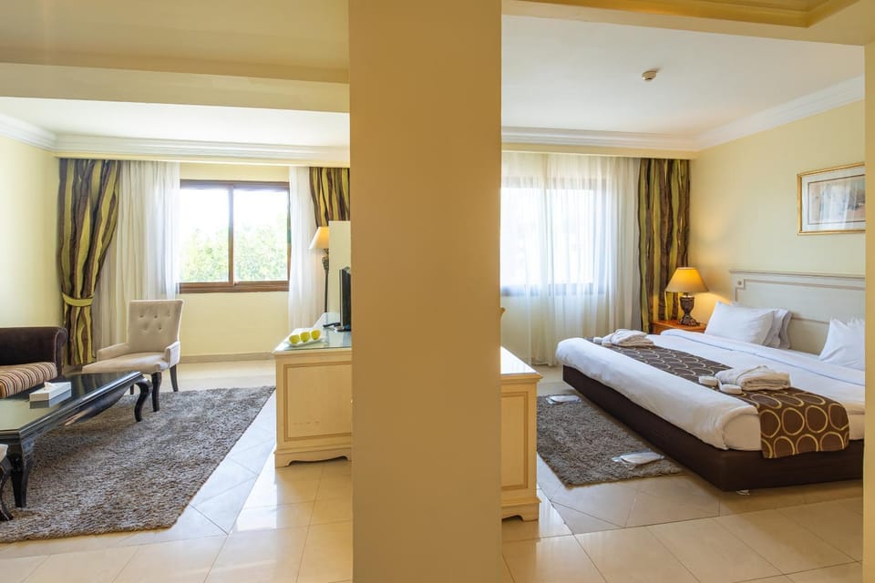 Living room, Bedroom, Family