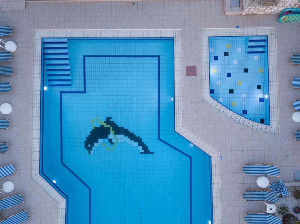 Swimming pool, Swimming pool