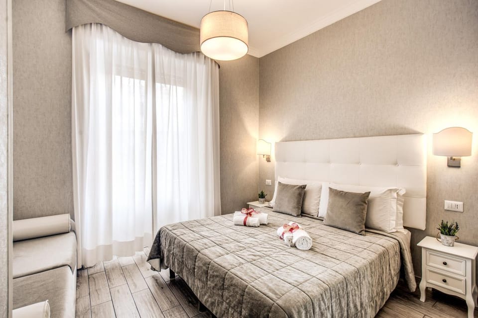 Bed, Photo of the whole room, Decorative detail