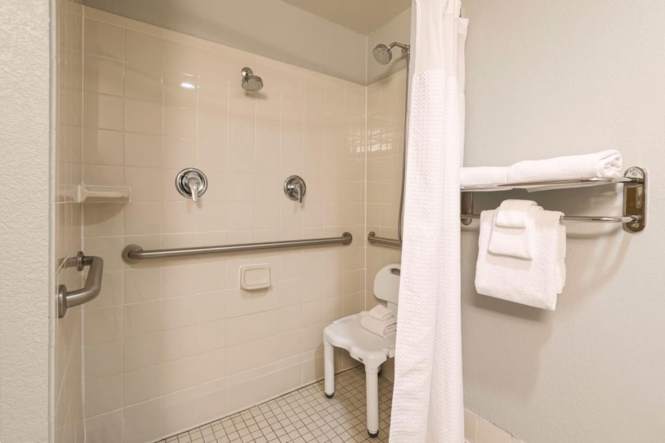 Shower, Bathroom, acessibility