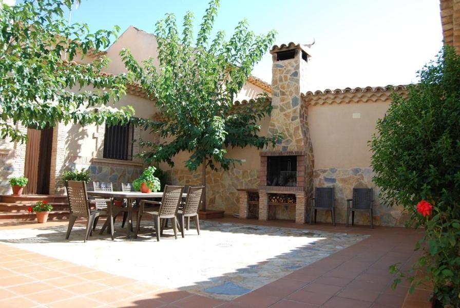 Patio, BBQ facilities, Garden