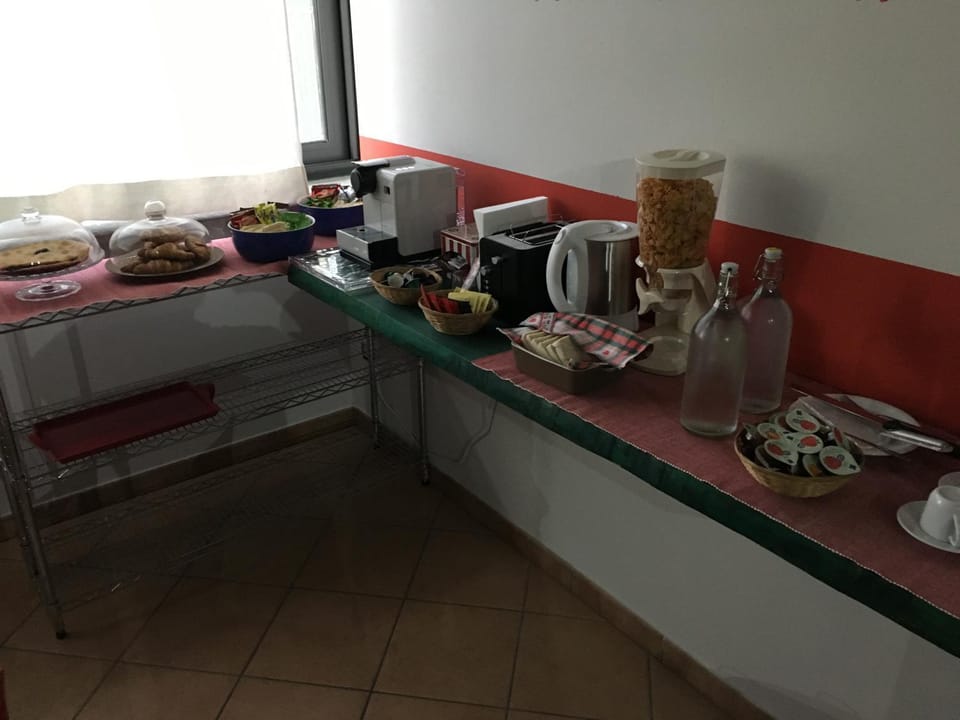 Buffet breakfast, Italian breakfast