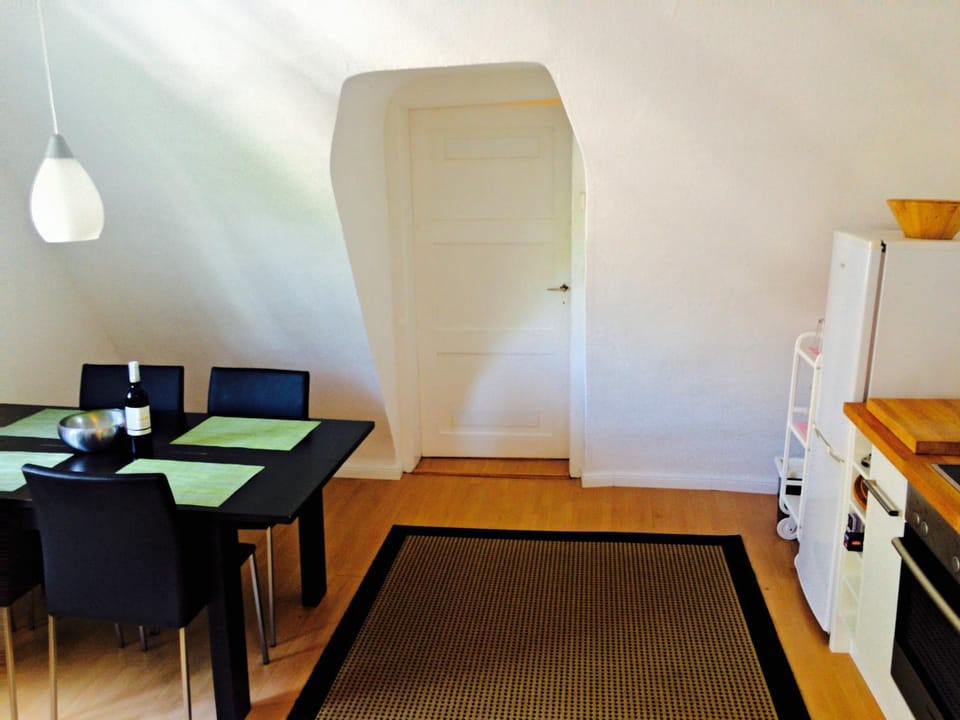 Kitchen or kitchenette, Seating area