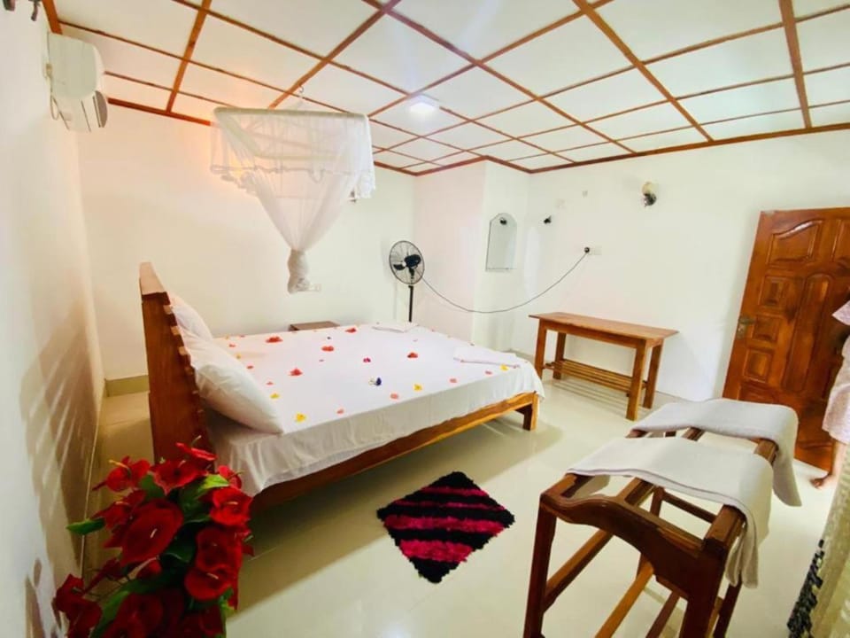 Photo of the whole room, Seating area, Bedroom, wardrobe