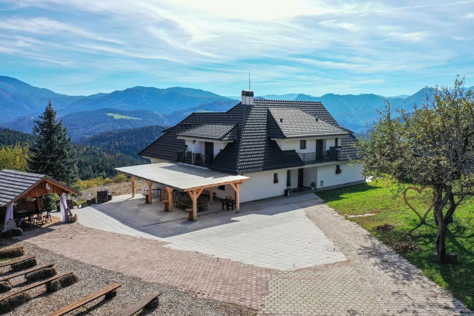 Property building, Patio, Nearby landmark, Day, Natural landscape, Bird's eye view, Hiking, Mountain view, wedding
