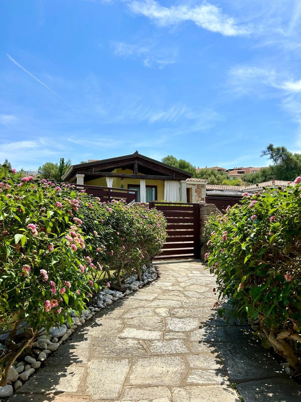 Property building, Spring, Day, Natural landscape, Garden, Garden view