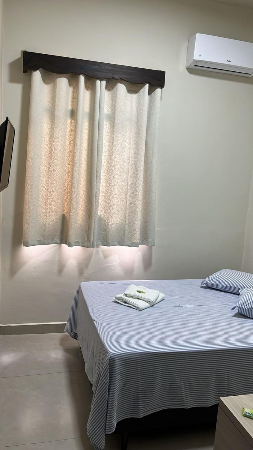 towels, air conditioner