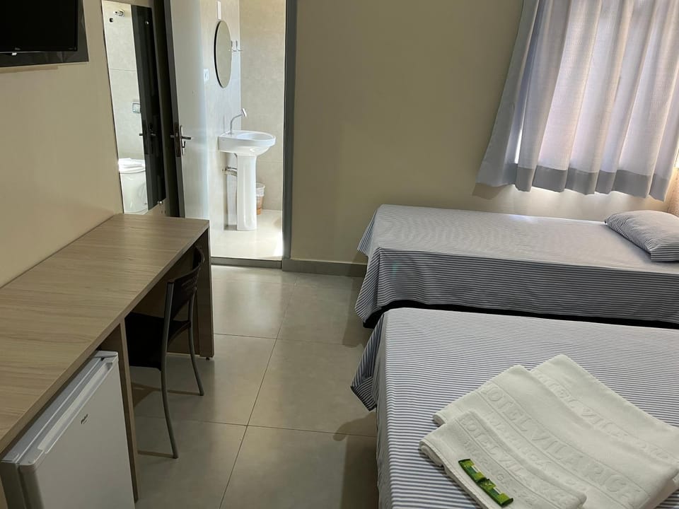 Photo of the whole room, towels