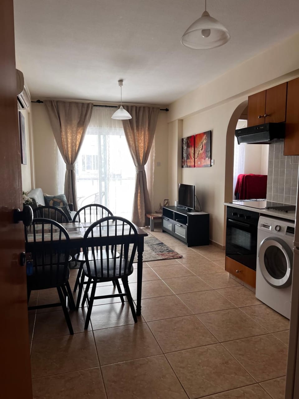 Kitchen or kitchenette, Living room, Photo of the whole room, Dining area, minibar, pet friendly, stove, washing machine