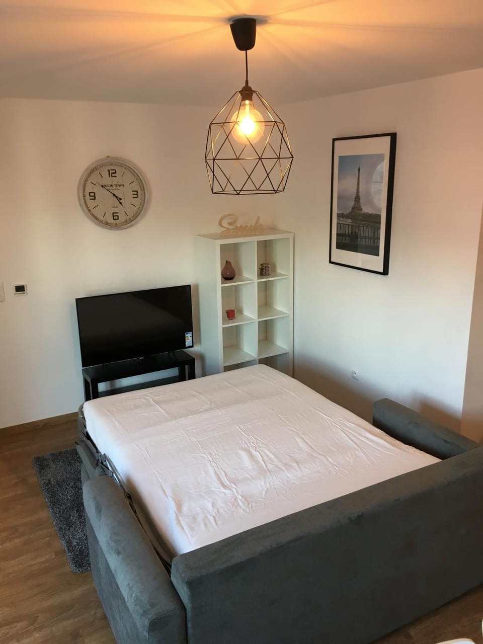Bed, Living room