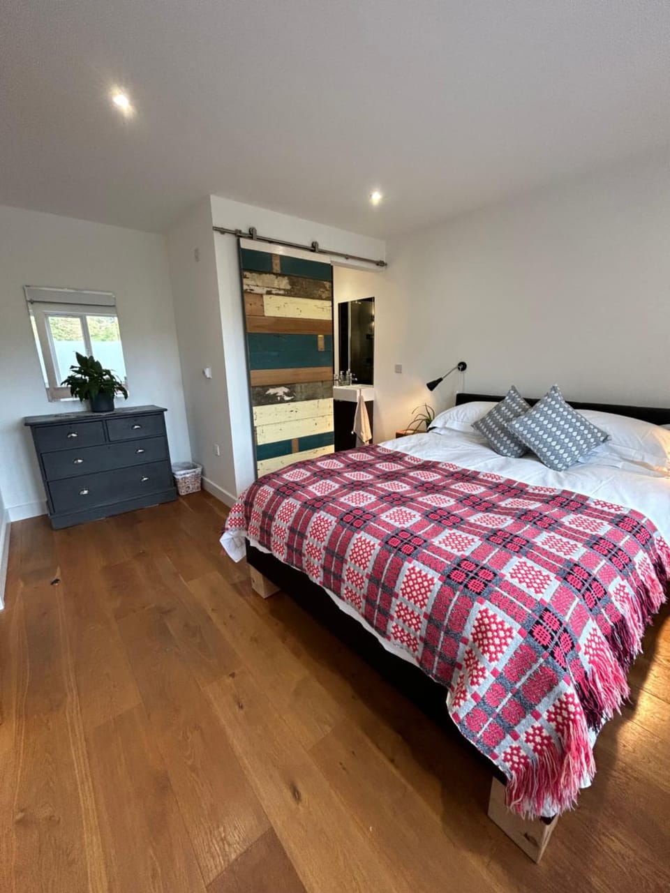 1 Woodlands House in Wales