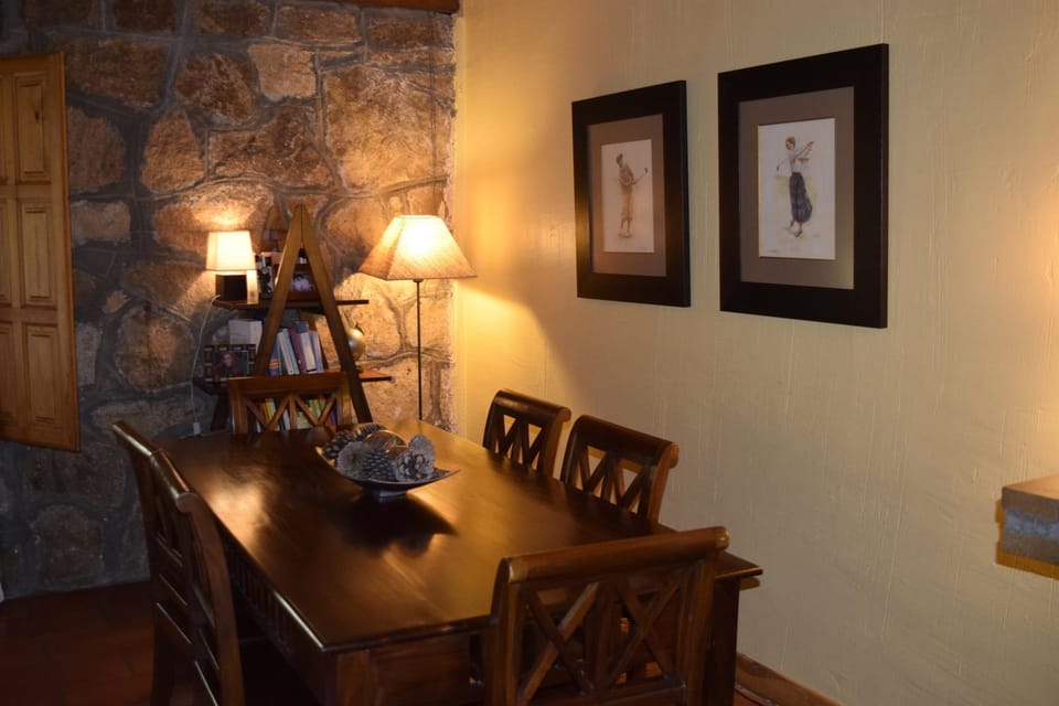 Seating area, Dining area