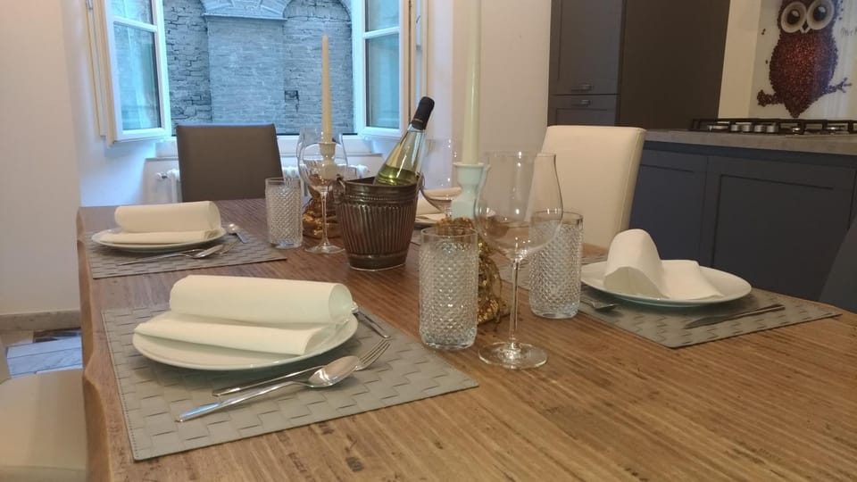 Dining area, Drinks, Alcoholic drinks