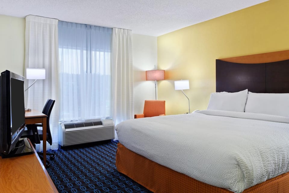 Bed, TV and multimedia, Bedroom