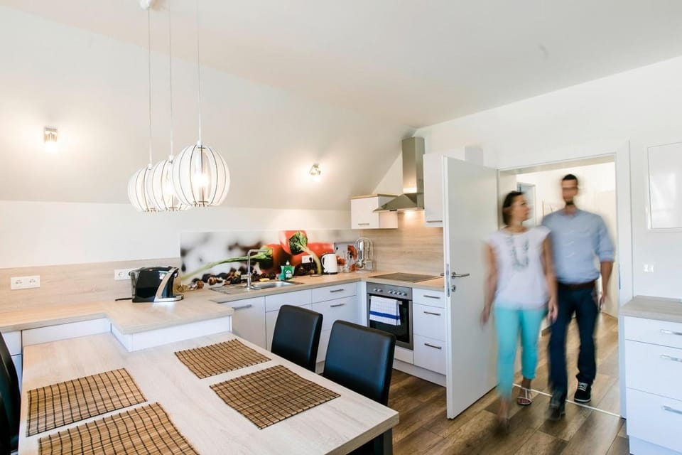Dining area, Food, Guests, Drinks, kitchen