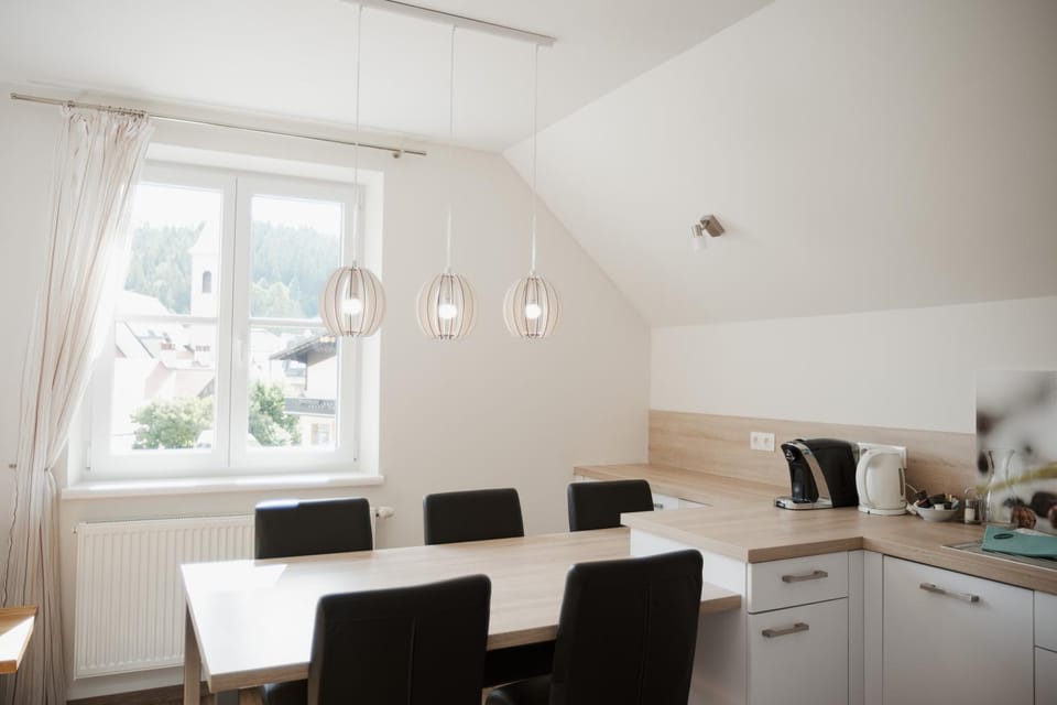Kitchen or kitchenette, Dining area, pet friendly