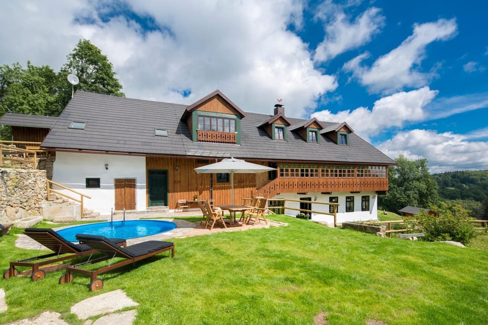Property building, Garden, Garden, Balcony/Terrace, Seating area, Garden view, Pool view, Swimming pool