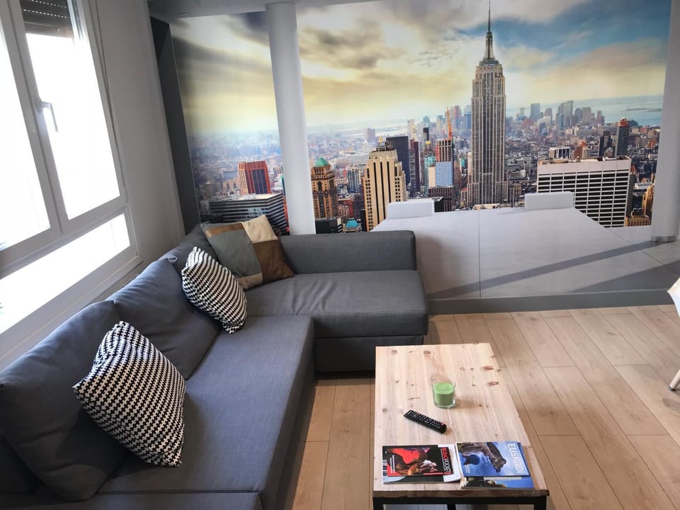 Living room, Photo of the whole room, Decorative detail, Decorative detail, Area and facilities