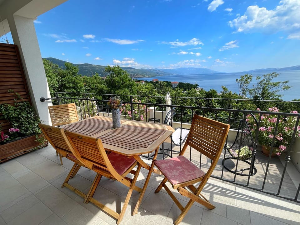 View (from property/room), Balcony/Terrace, Sea view