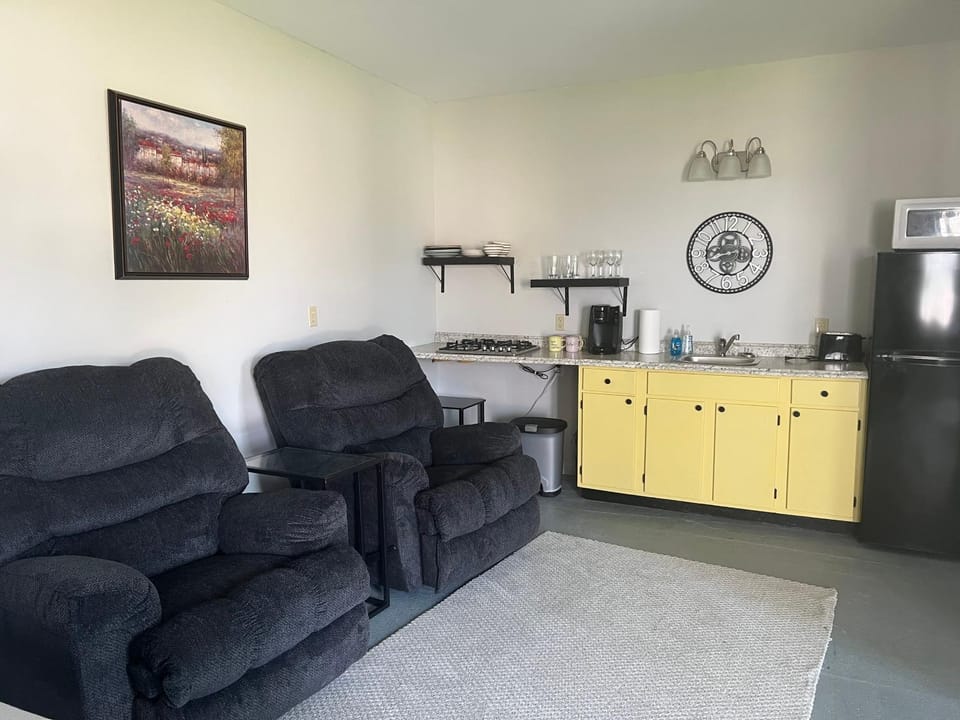 Kitchen or kitchenette, Seating area
