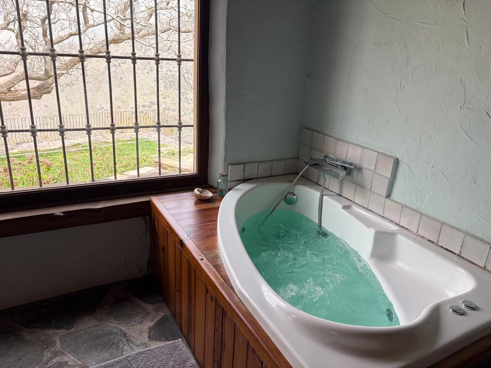 Hot Tub, Bathroom