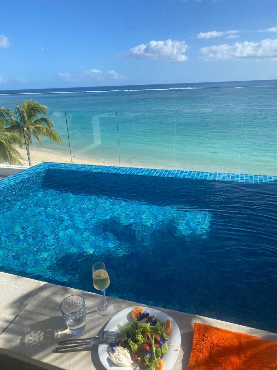 Day, Natural landscape, Food and drinks, Beach, Food, Pool view, Sea view, Swimming pool, sunbed