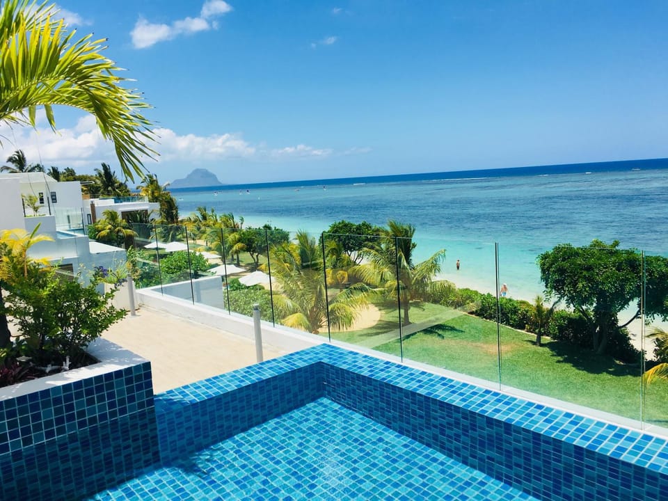 Beach, Pool view, Sea view, Swimming pool, sunbed