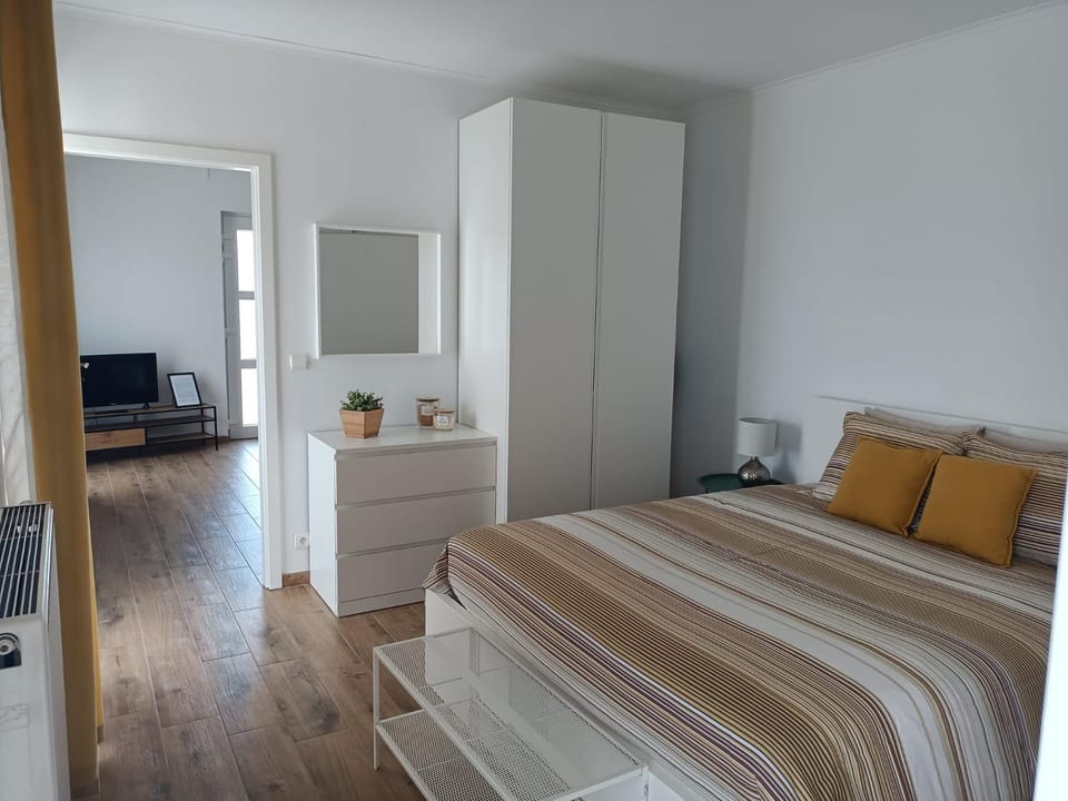 Bed, Photo of the whole room, Bedroom, wardrobe