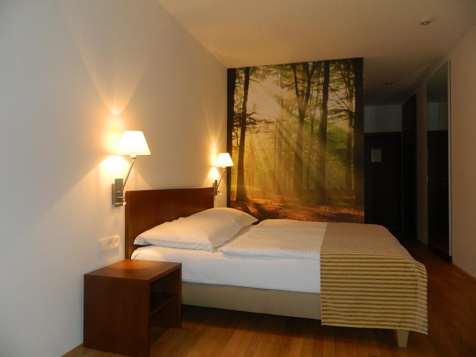 Bed, Photo of the whole room, Decorative detail, Bedroom