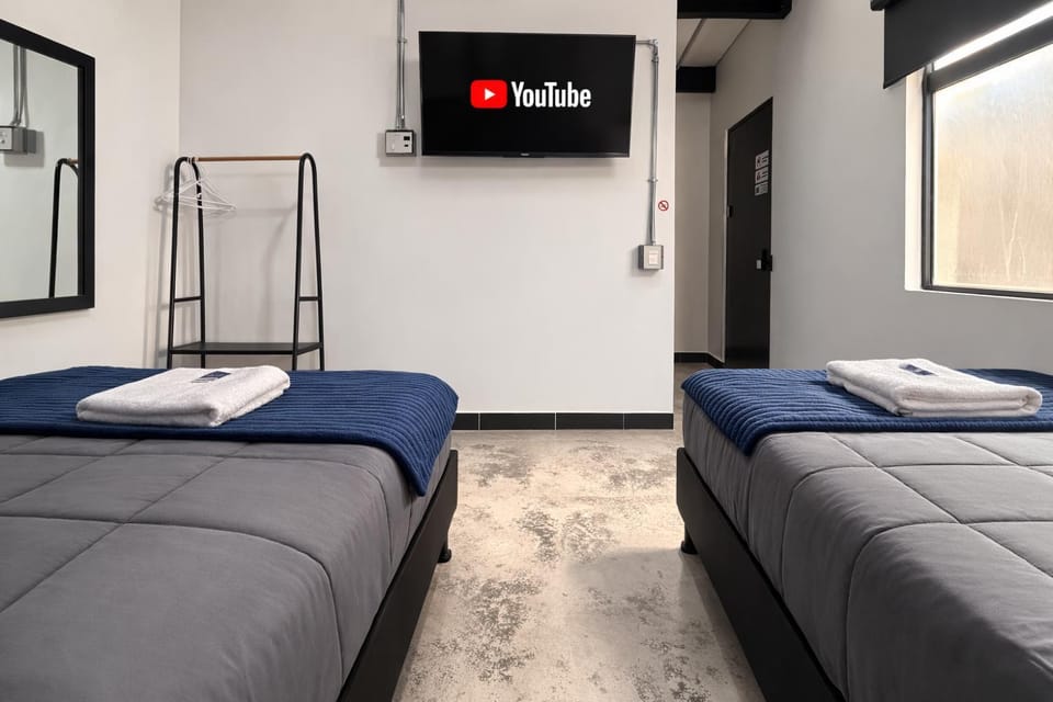 Bed, TV and multimedia, Bedroom
