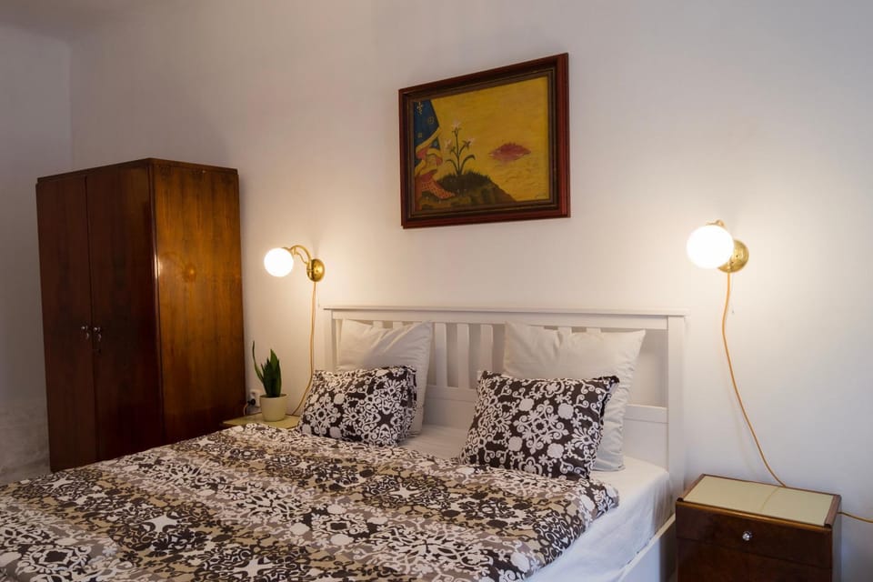 Bed, Photo of the whole room, wardrobe