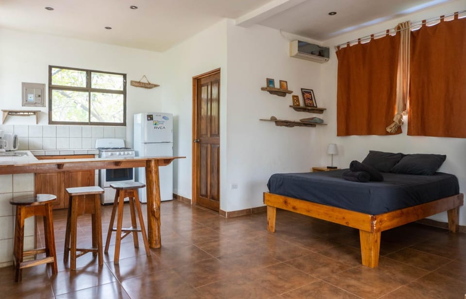 Mundaka : Burnt Toast Surfcamp Apartment in Guanacaste Province
