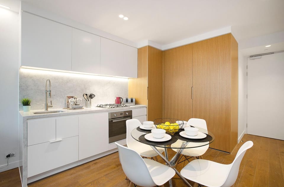 Kitchen or kitchenette, Dining area