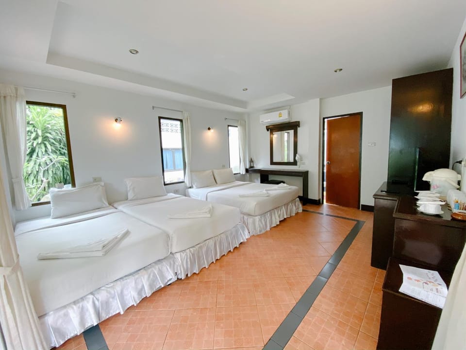 Samui Honey Backpacker Bungalow Bed and Breakfast in Ko Samui