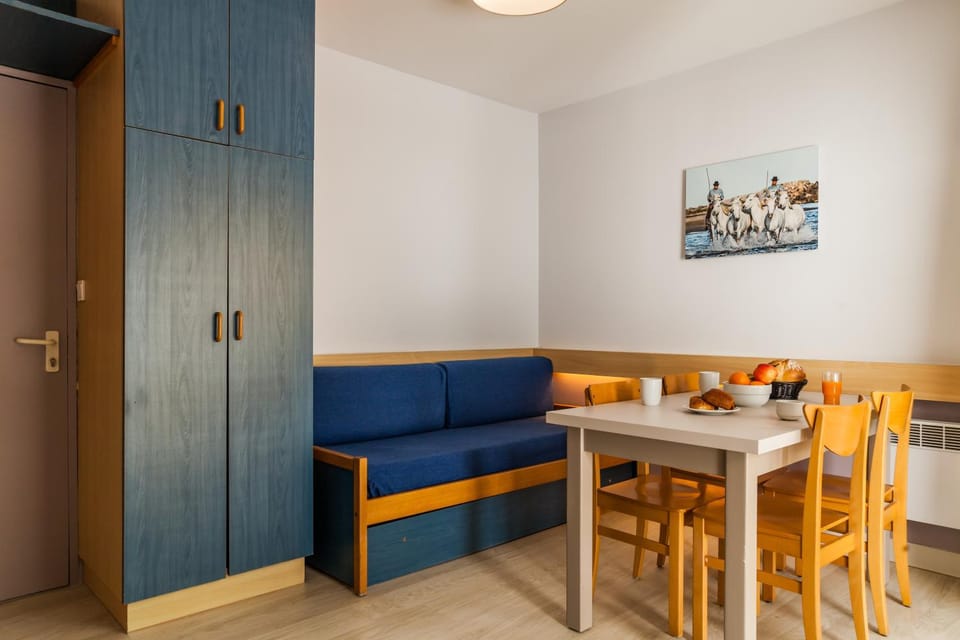 Living room, Seating area, Dining area, wardrobe